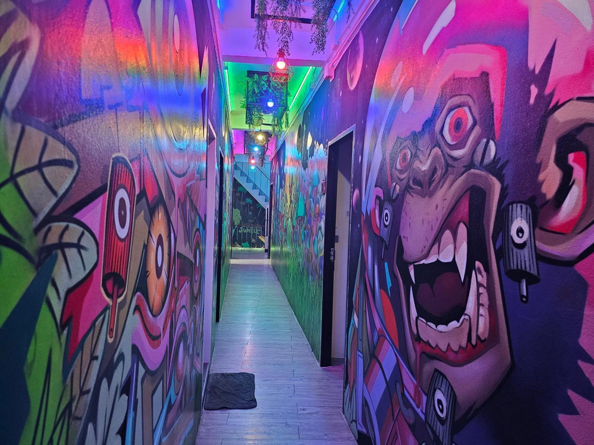 Urban Jungle Hostel Bangkok Buitenkant foto