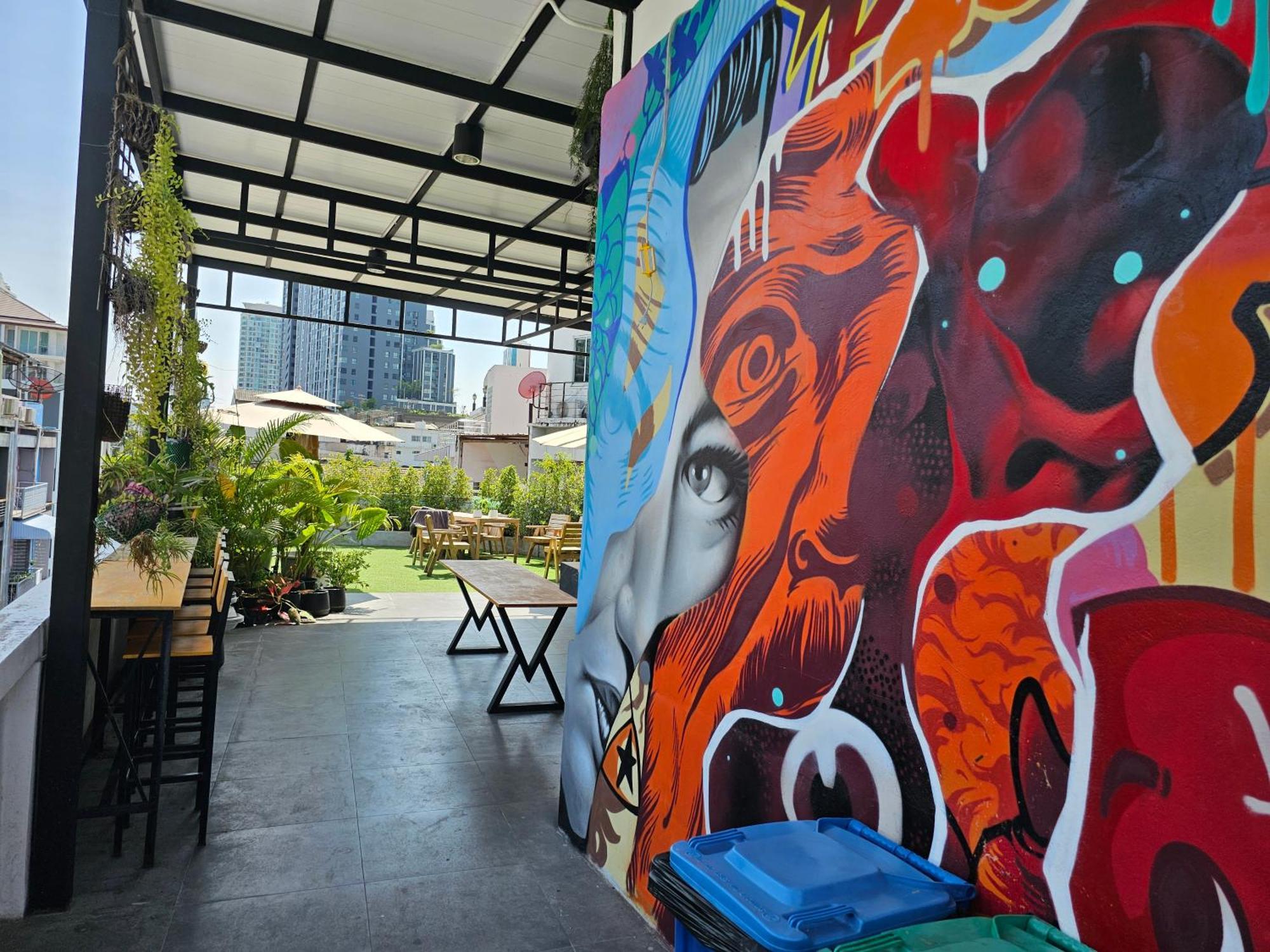 Urban Jungle Hostel Bangkok Buitenkant foto