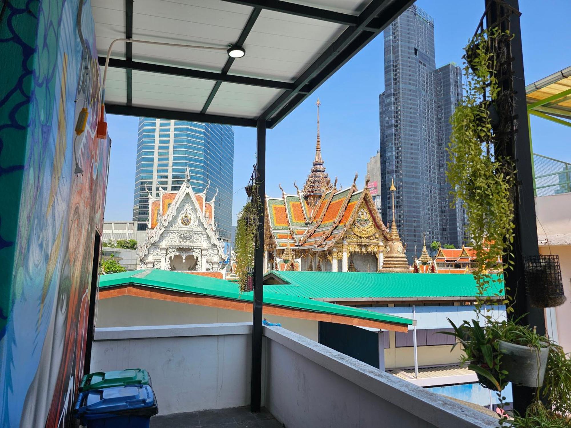 Urban Jungle Hostel Bangkok Buitenkant foto